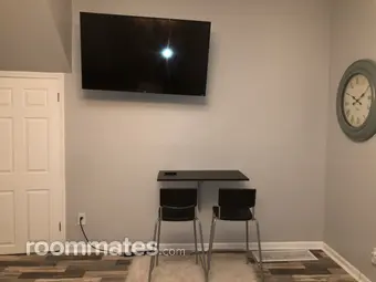 Room for rent in Chicago, IL $565, house