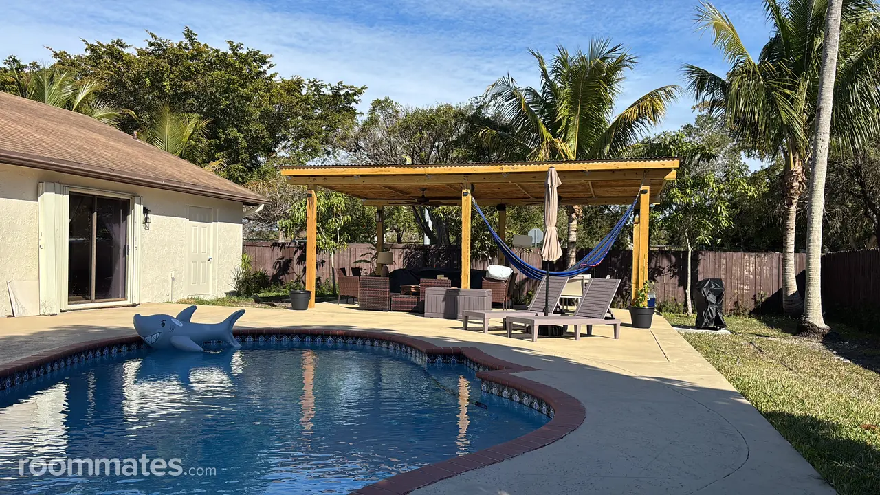 Profile photo 4 of 8