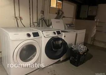 Room for rent in University City, MO $800, house