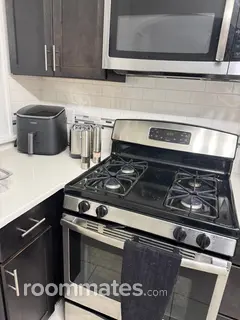 Room for rent in University City, MO $800, house