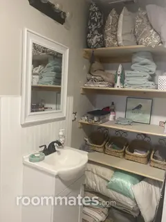 Room for rent in Waynesville, NC $800, house