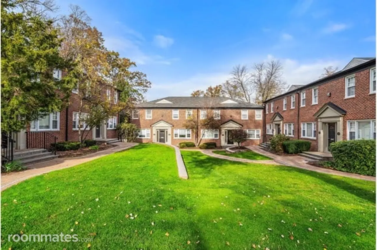 Profile photo 1 of 2