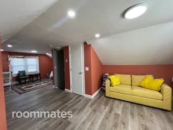 Room for rent in Cranston, RI $1200, house