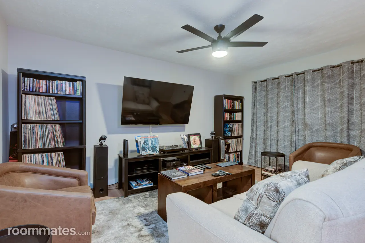 Profile photo 7 of 10