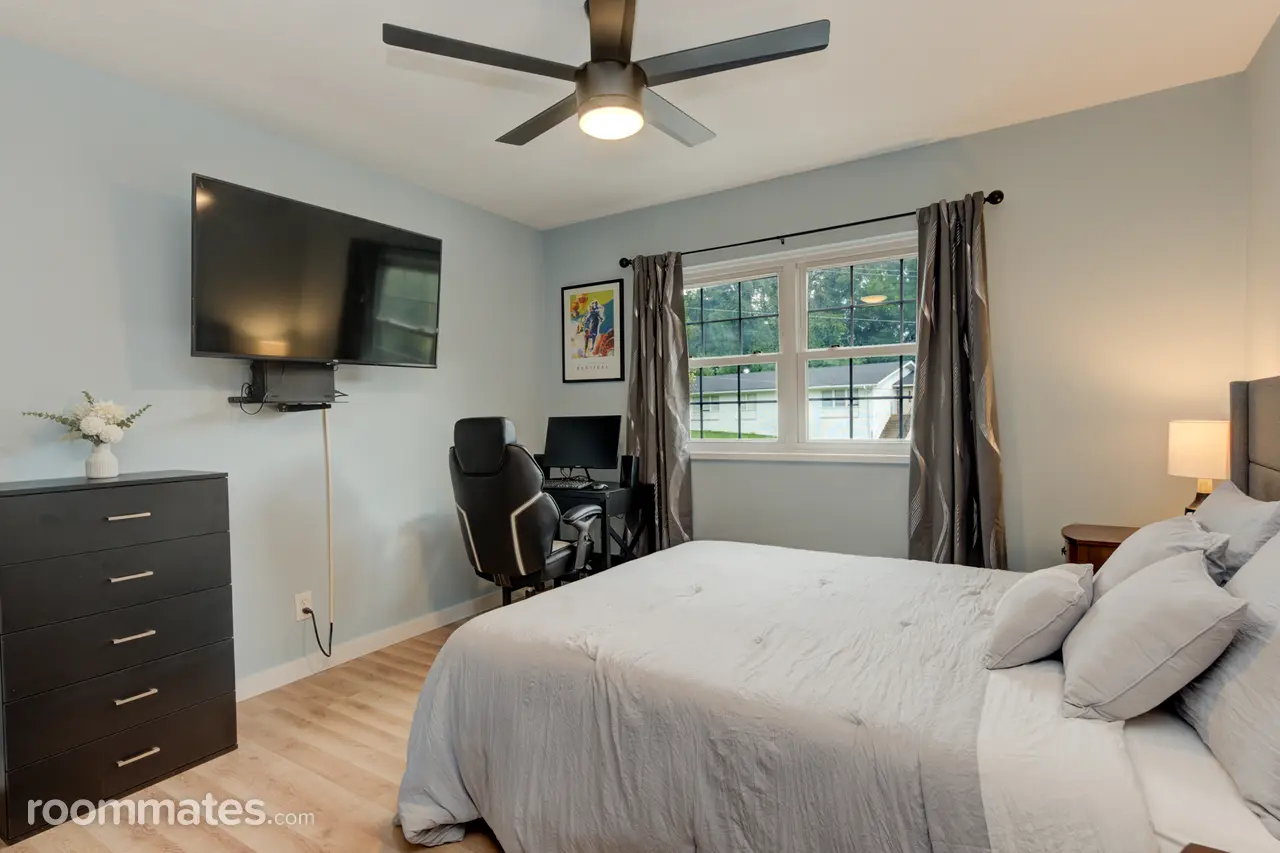 Profile photo 1 of 10