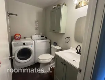 Room for rent in Hayes, VA $900, house