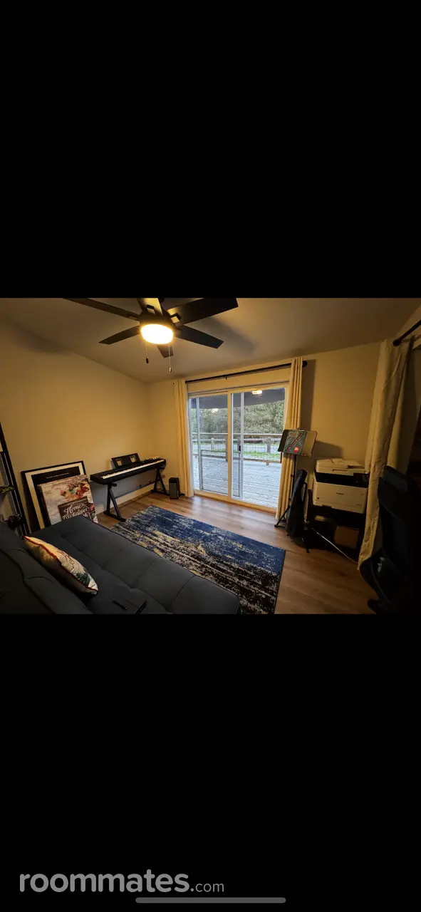 Profile photo 3 of 10