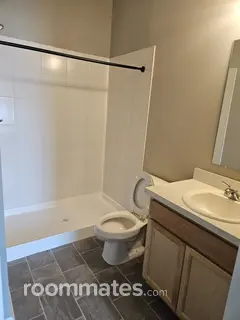 Room for rent in Pataskala, OH $875, house