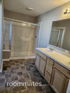 Room for rent in Pataskala, OH $875, house