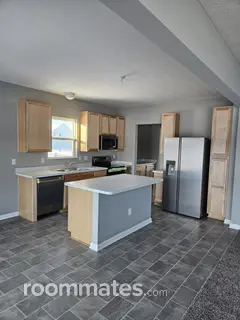 Room for rent in Pataskala, OH $875, house