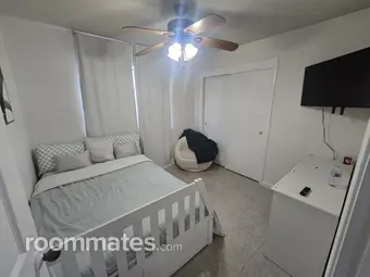 Room for rent in Stockton, CA $900, house