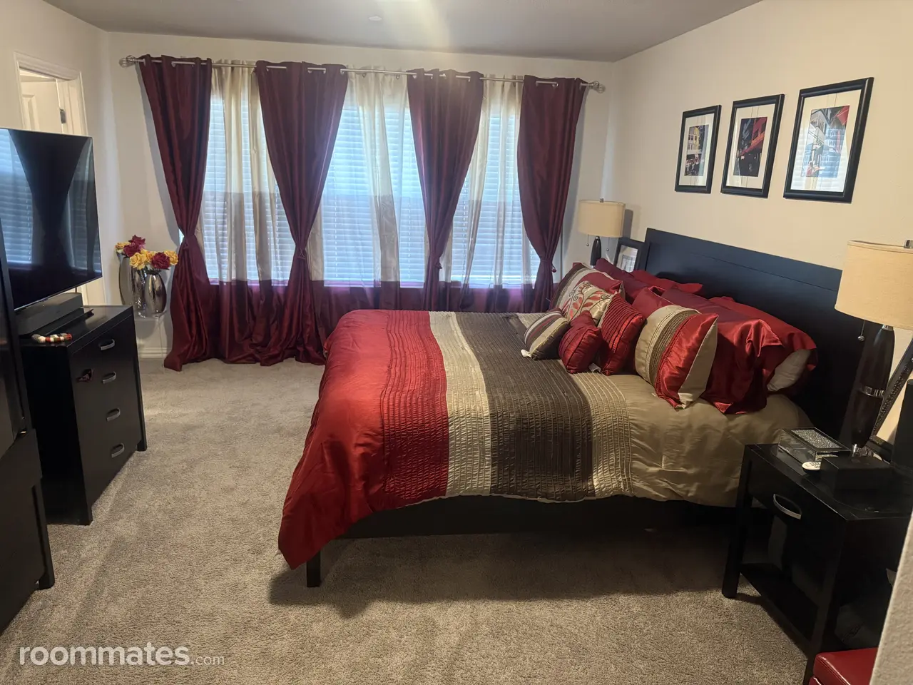 Profile photo 1 of 4