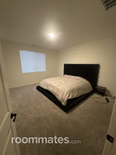 Room for rent in Lancaster, CA $1000, house