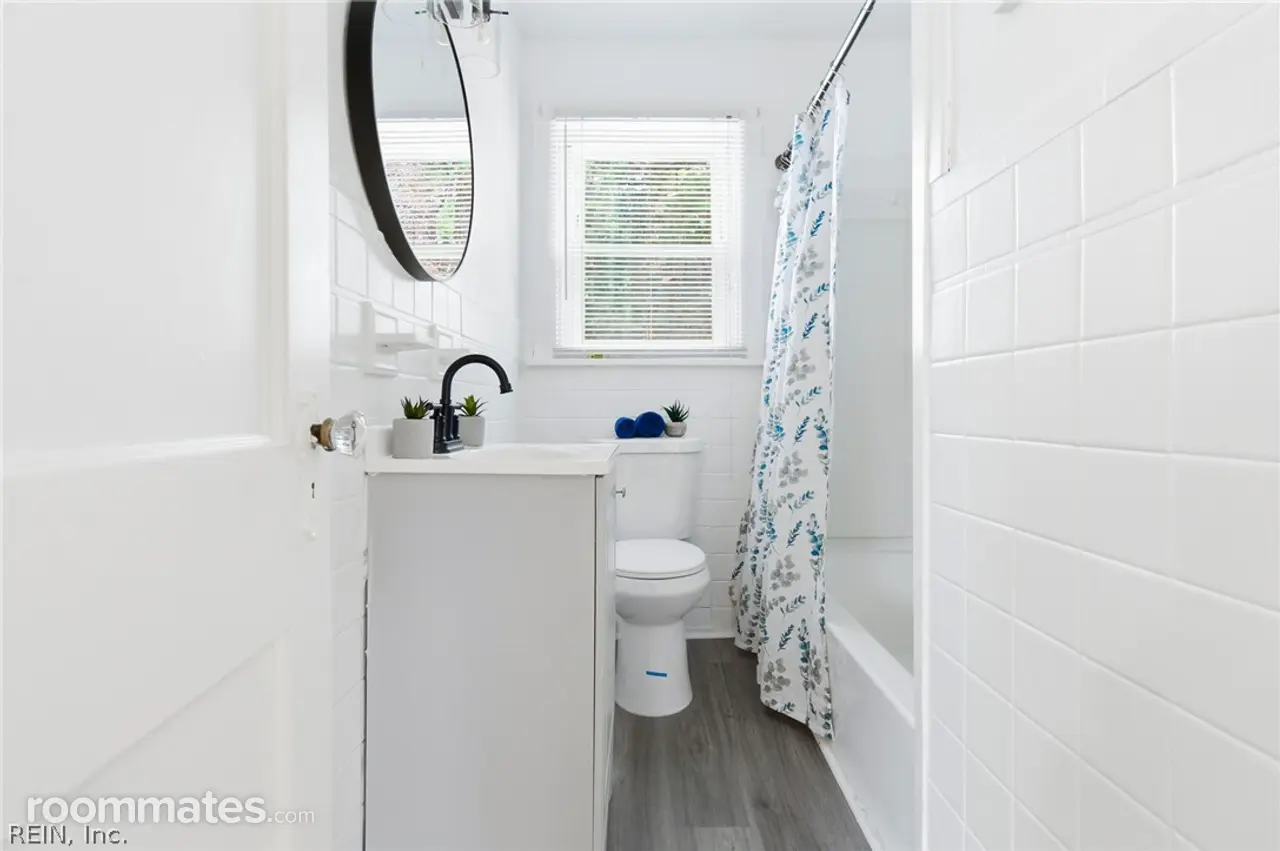 Profile photo 7 of 21