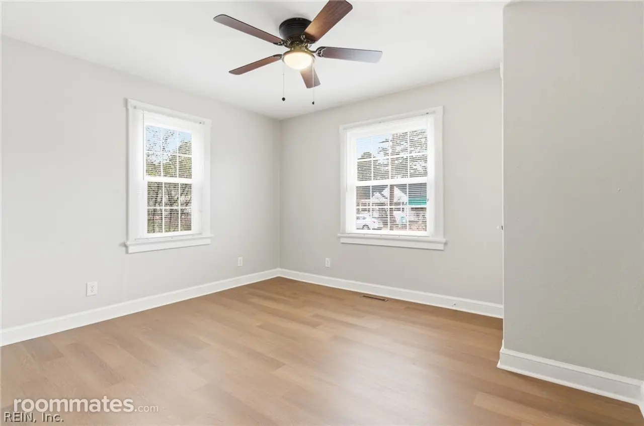 Profile photo 3 of 21