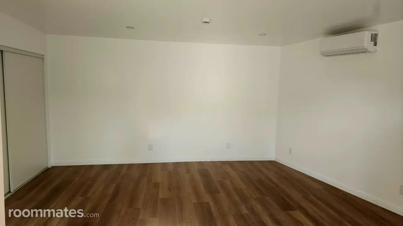 Profile photo 7 of 11