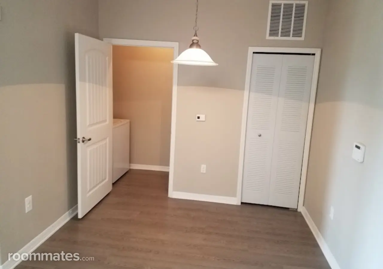 Profile photo 8 of 16