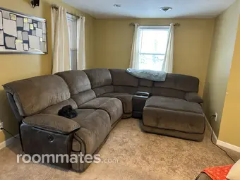Room for rent in Burrillville, RI $975, house