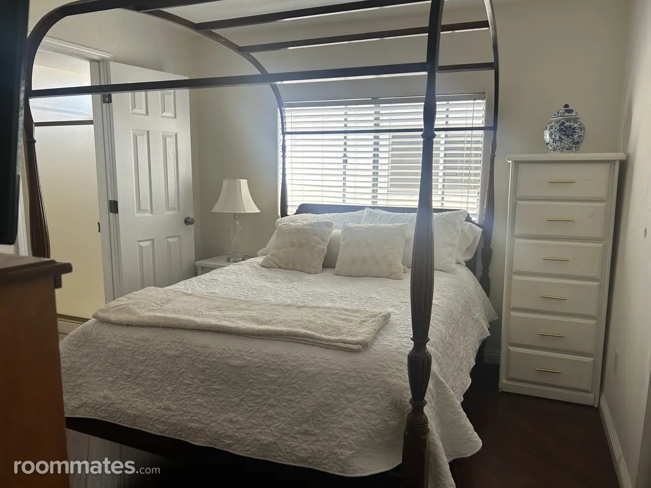 Profile photo 11 of 18