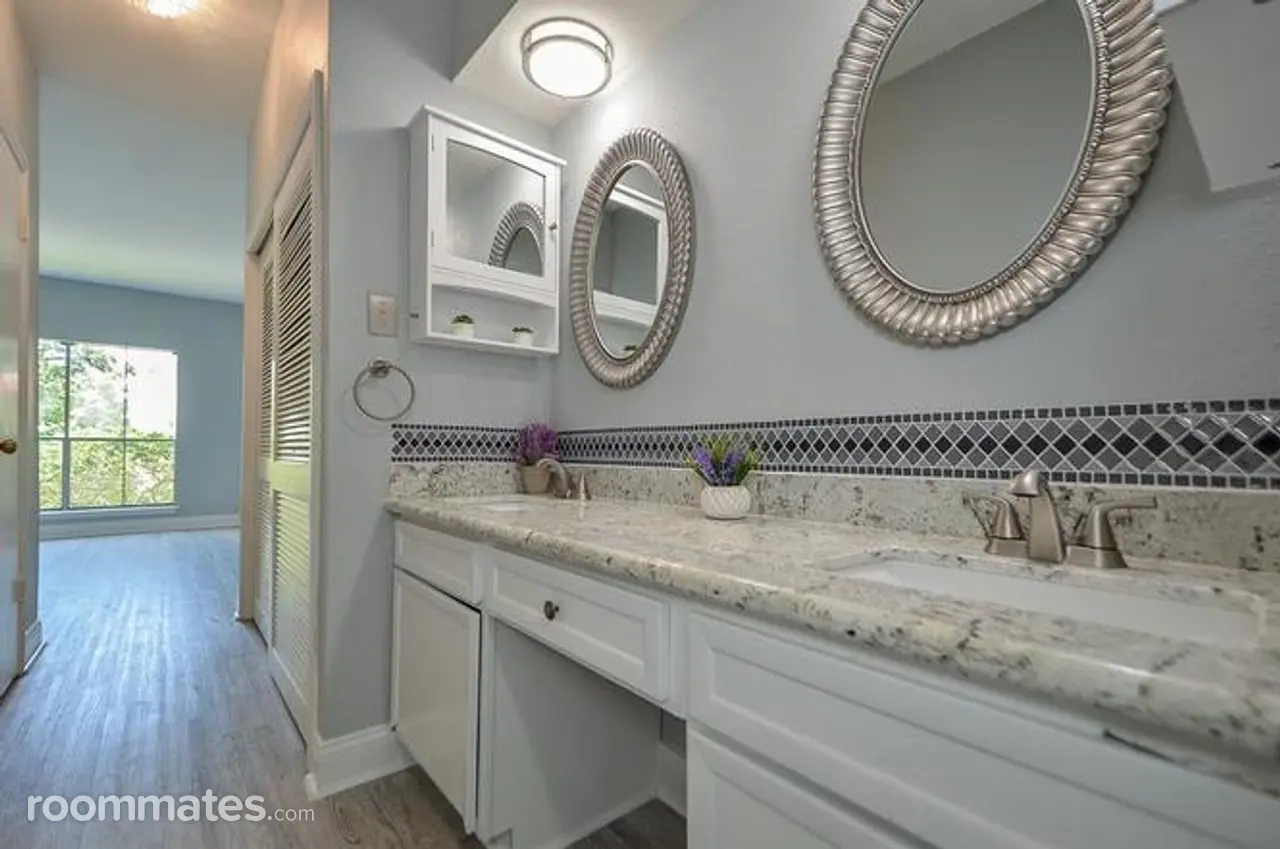 Profile photo 2 of 10