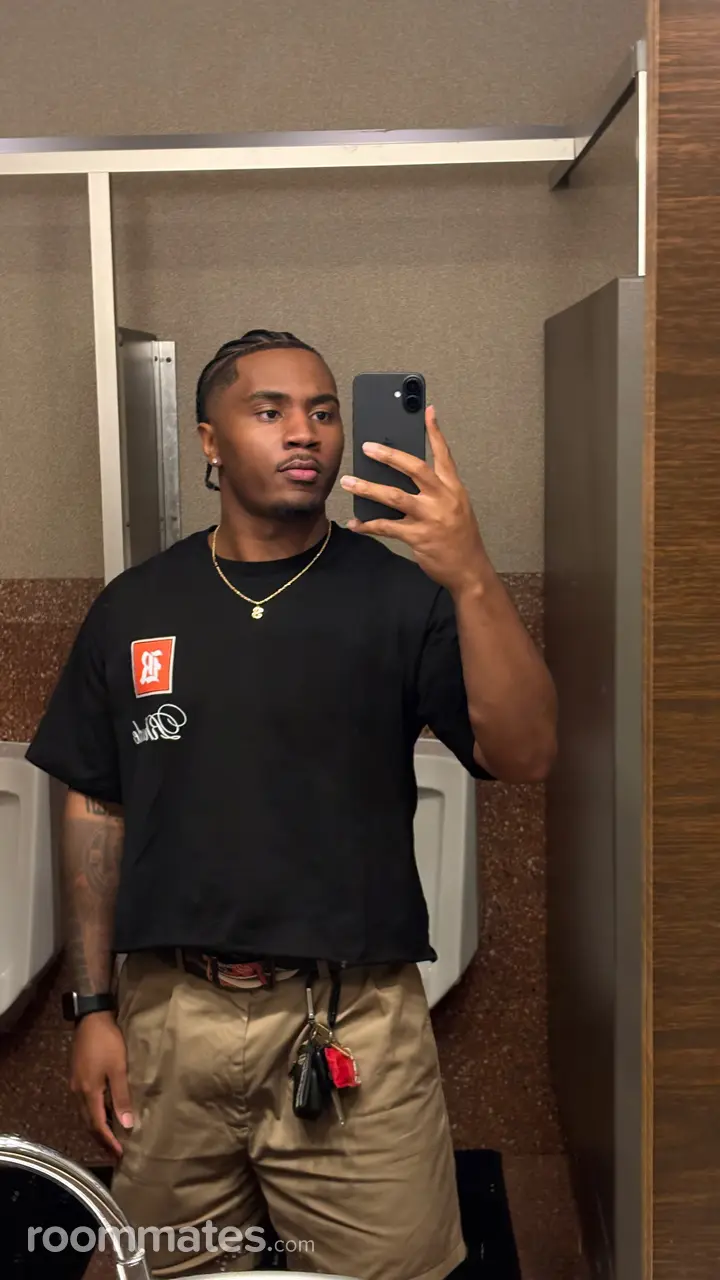 Profile photo 11 of 12