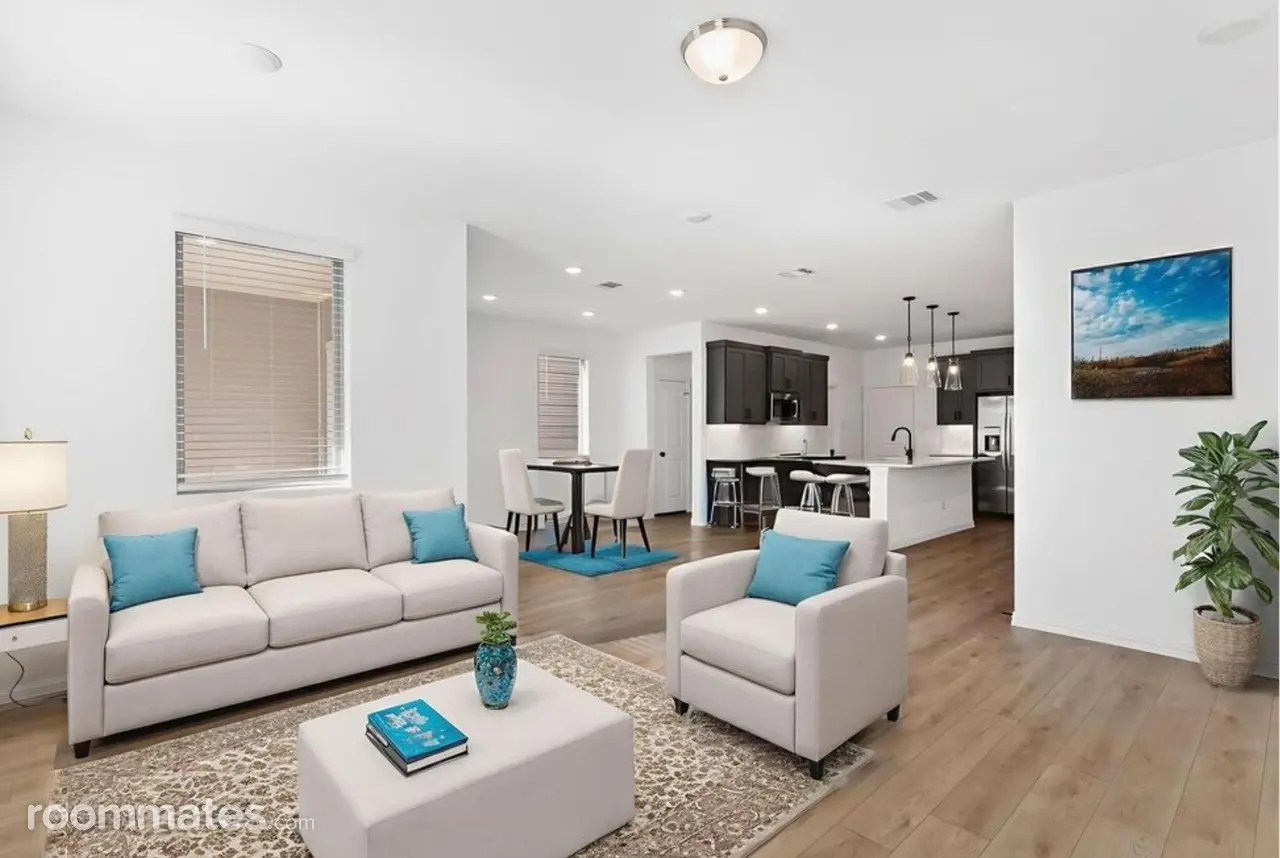 Profile photo 9 of 11