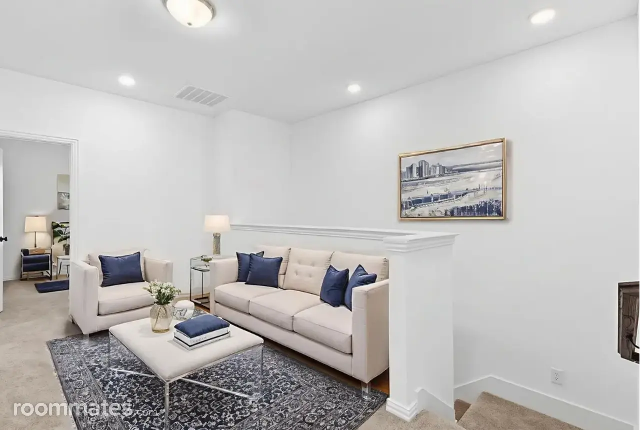 Profile photo 3 of 11