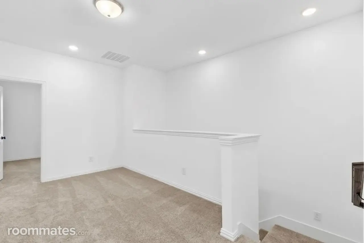 Profile photo 4 of 11