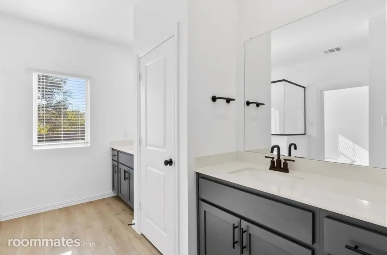 Profile photo 1 of 11