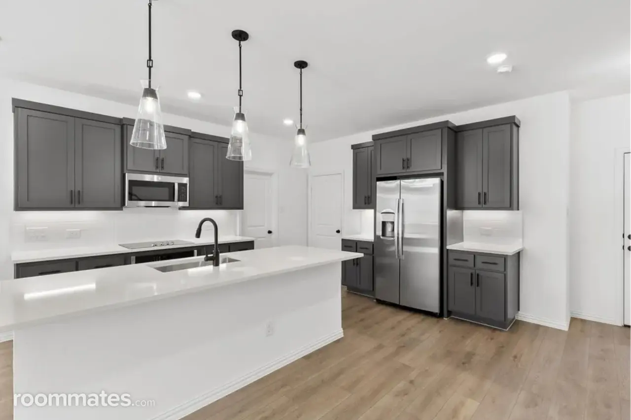 Profile photo 2 of 11