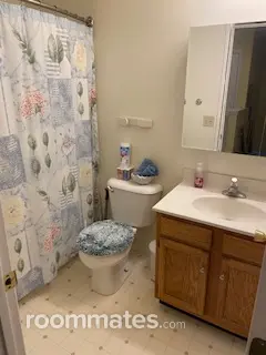 Room for rent in Cincinnati, OH $1000, house