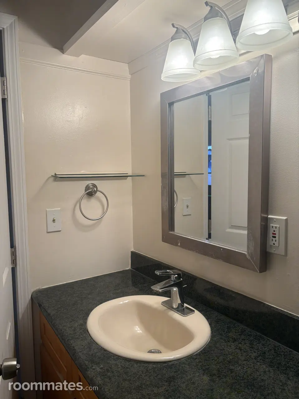 Profile photo 7 of 16