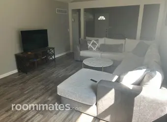 Room for rent in Shawnee, KS $950, house
