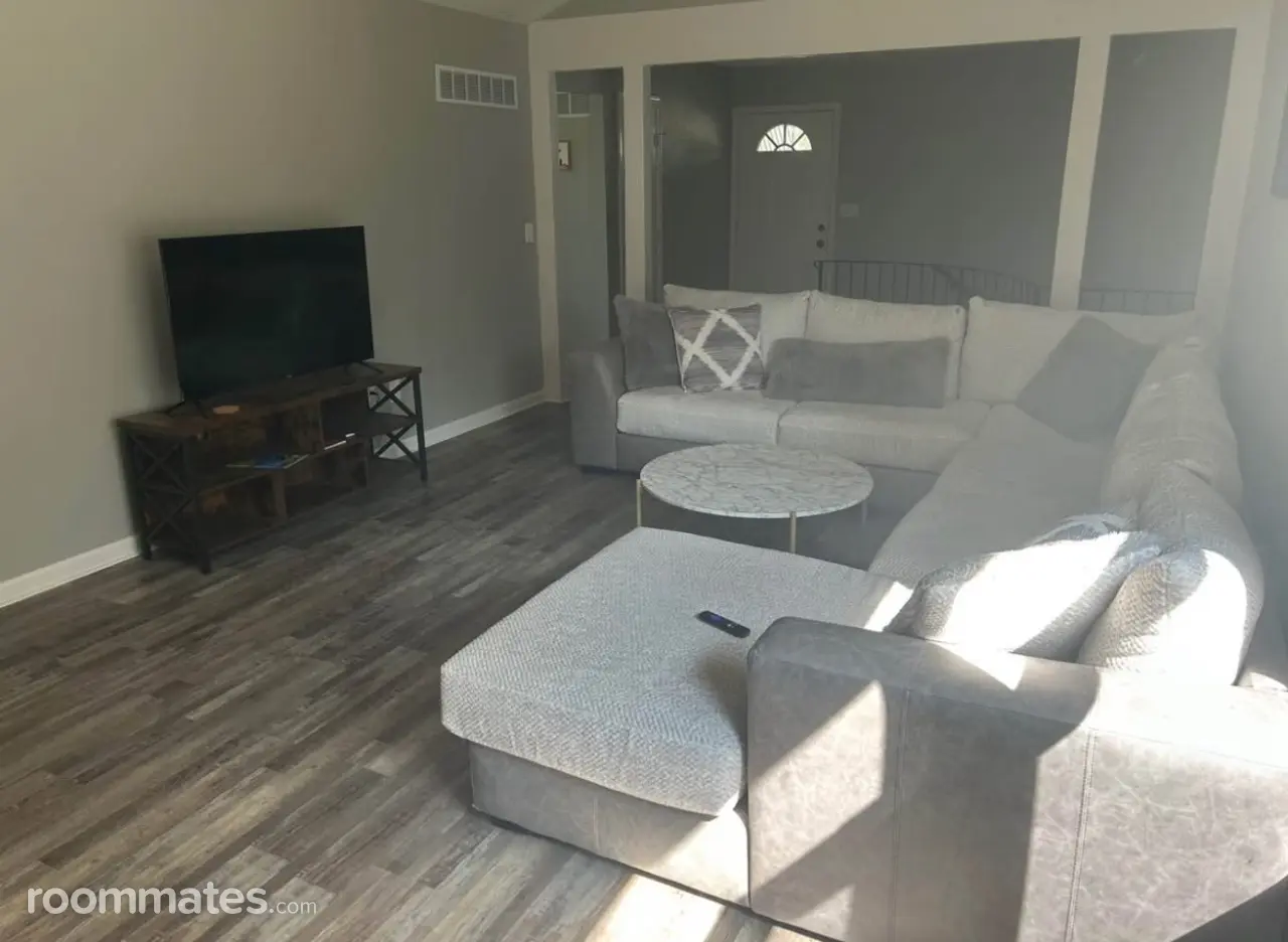 Profile photo 2 of 10