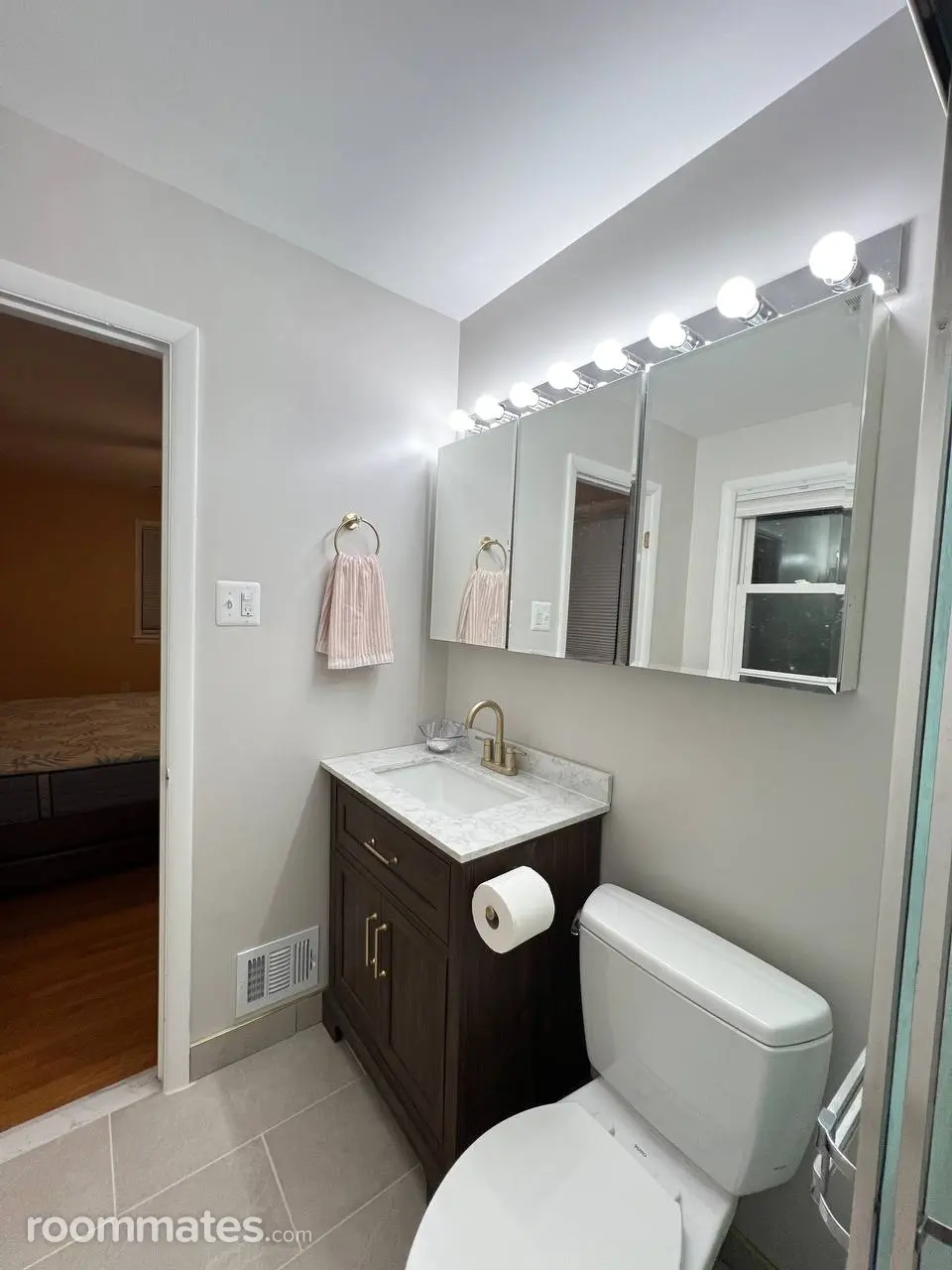 Profile photo 4 of 11