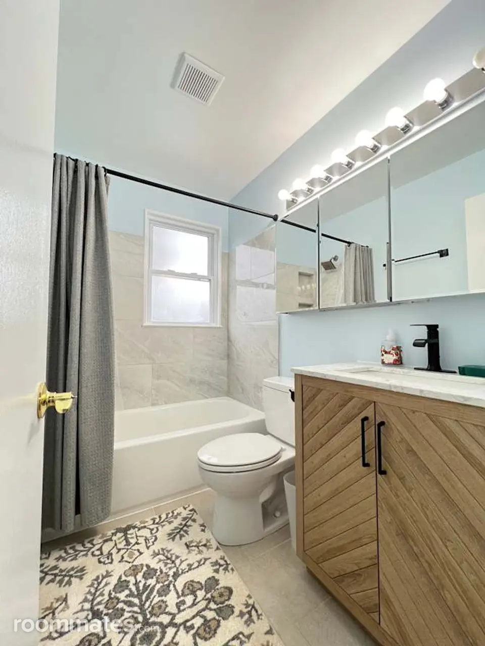 Profile photo 4 of 7