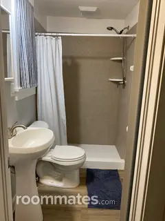 Room for rent in Canton, OH $850, house