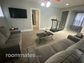 Room for rent in Canton, OH $850, house