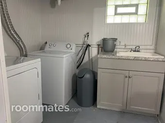 Room for rent in Canton, OH $850, house