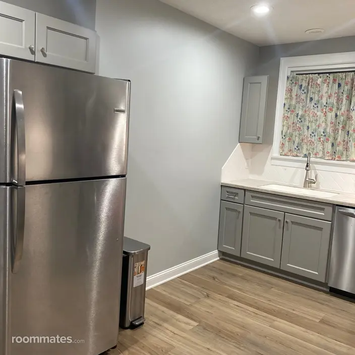 Room for rent in Canton, OH $850, house