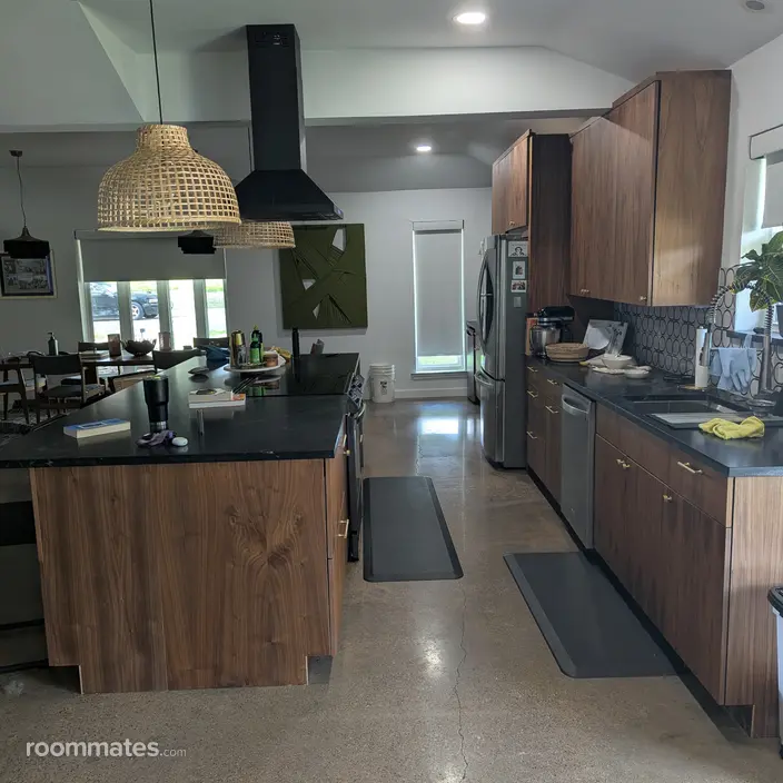 Room for rent in Carrollton, TX $1000, house
