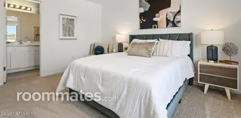 Room for rent in Jacksonville, FL $1000, townhouse