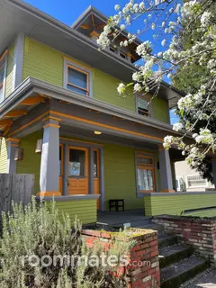 Room for rent in Portland, OR $887, house