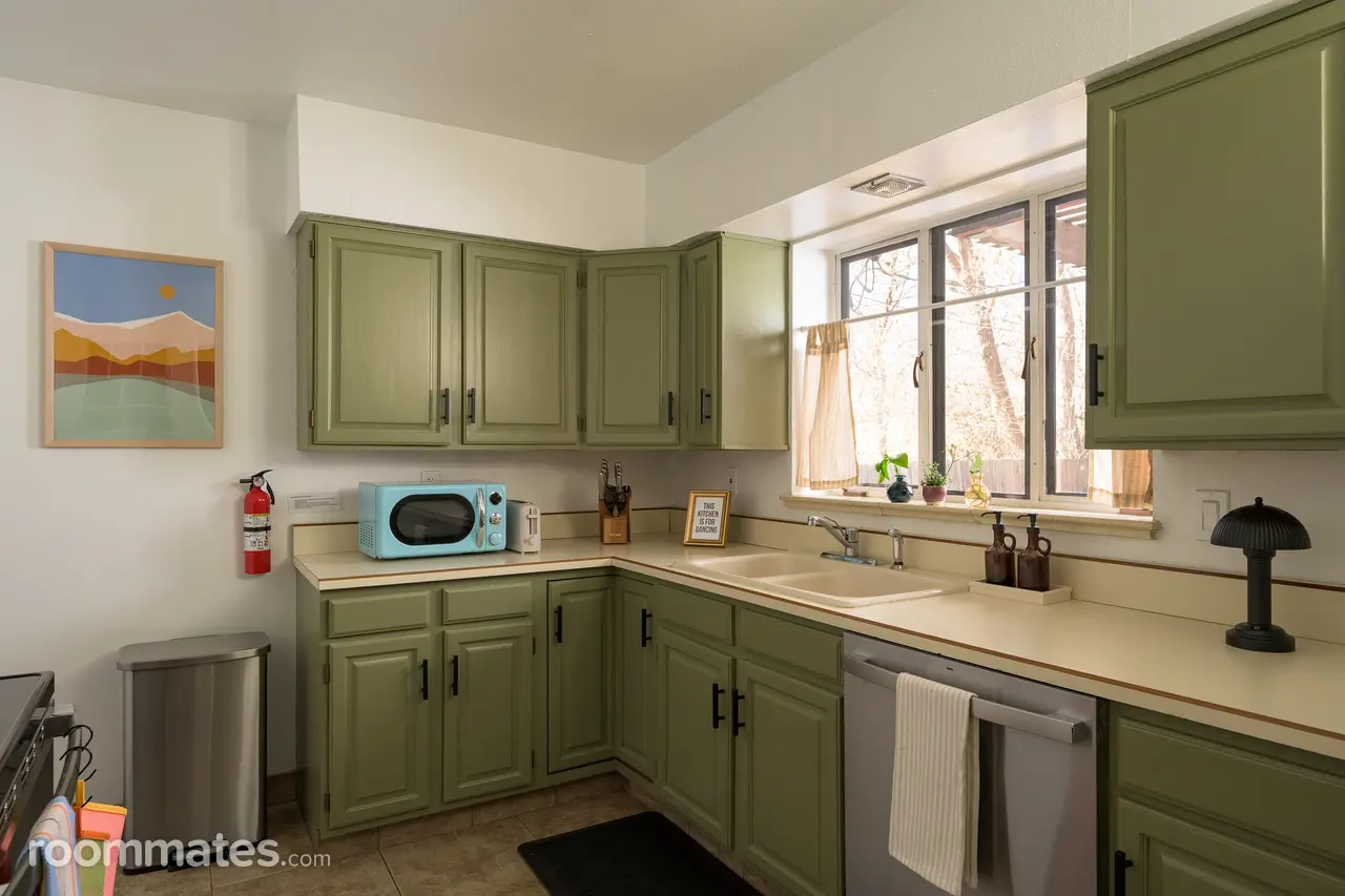 Profile photo 4 of 11