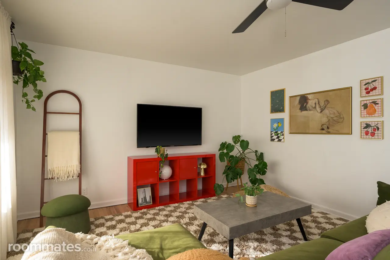 Profile photo 8 of 11