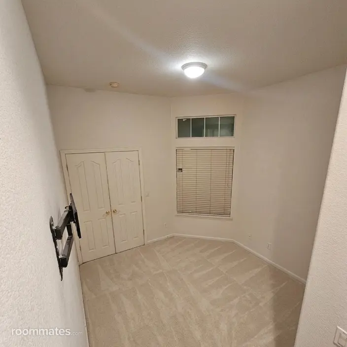 Room for rent in Elk Grove, CA $800, house