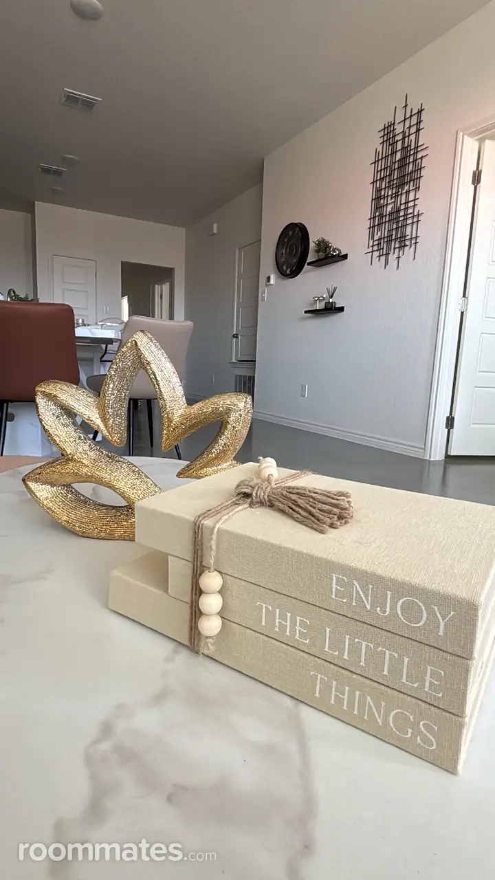 Profile photo 7 of 11