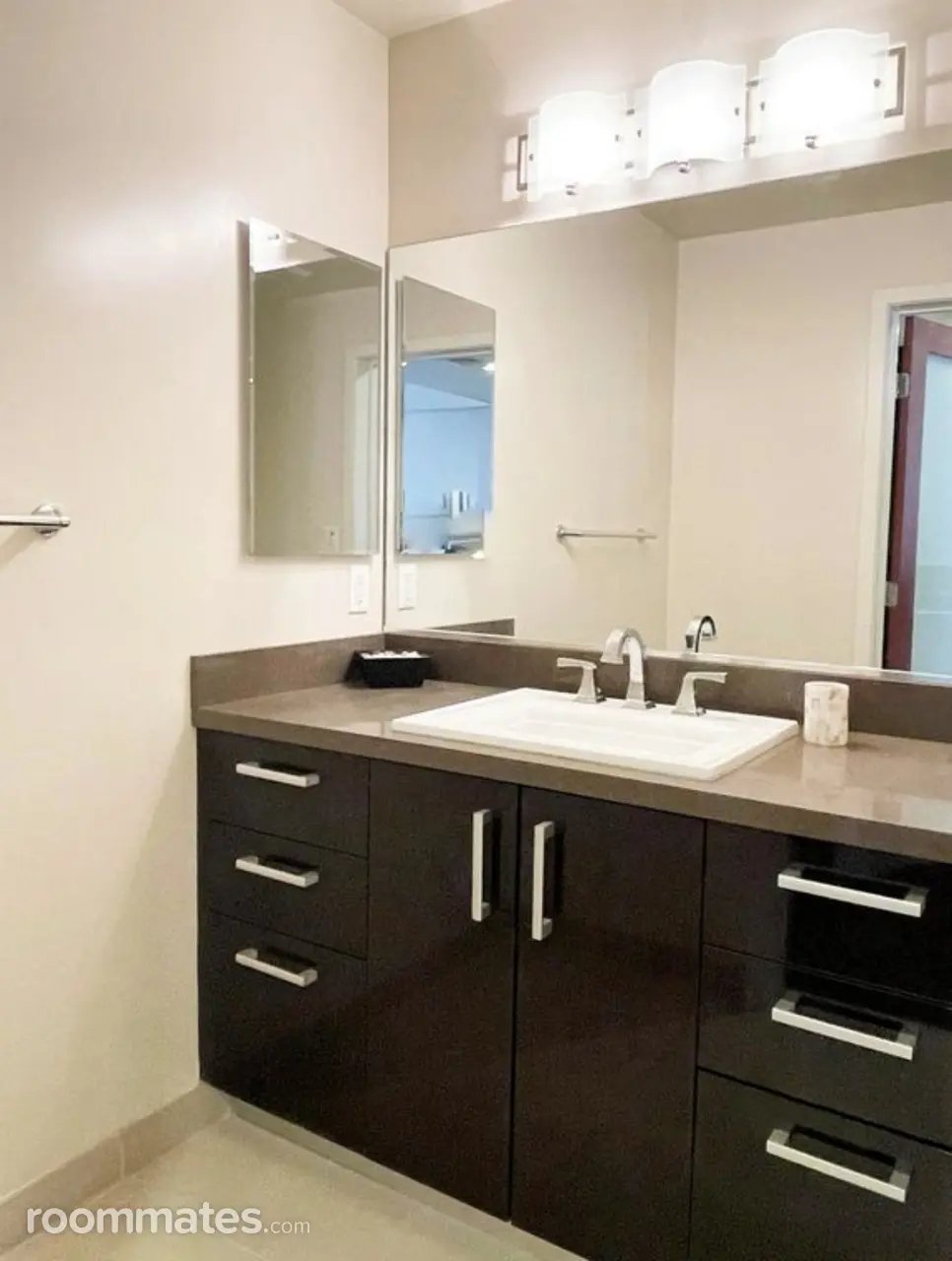 Profile photo 3 of 10