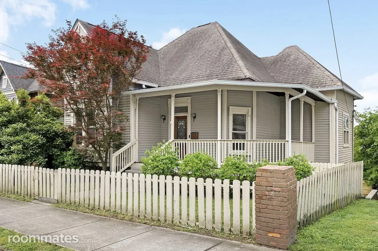 Profile photo 8 of 10