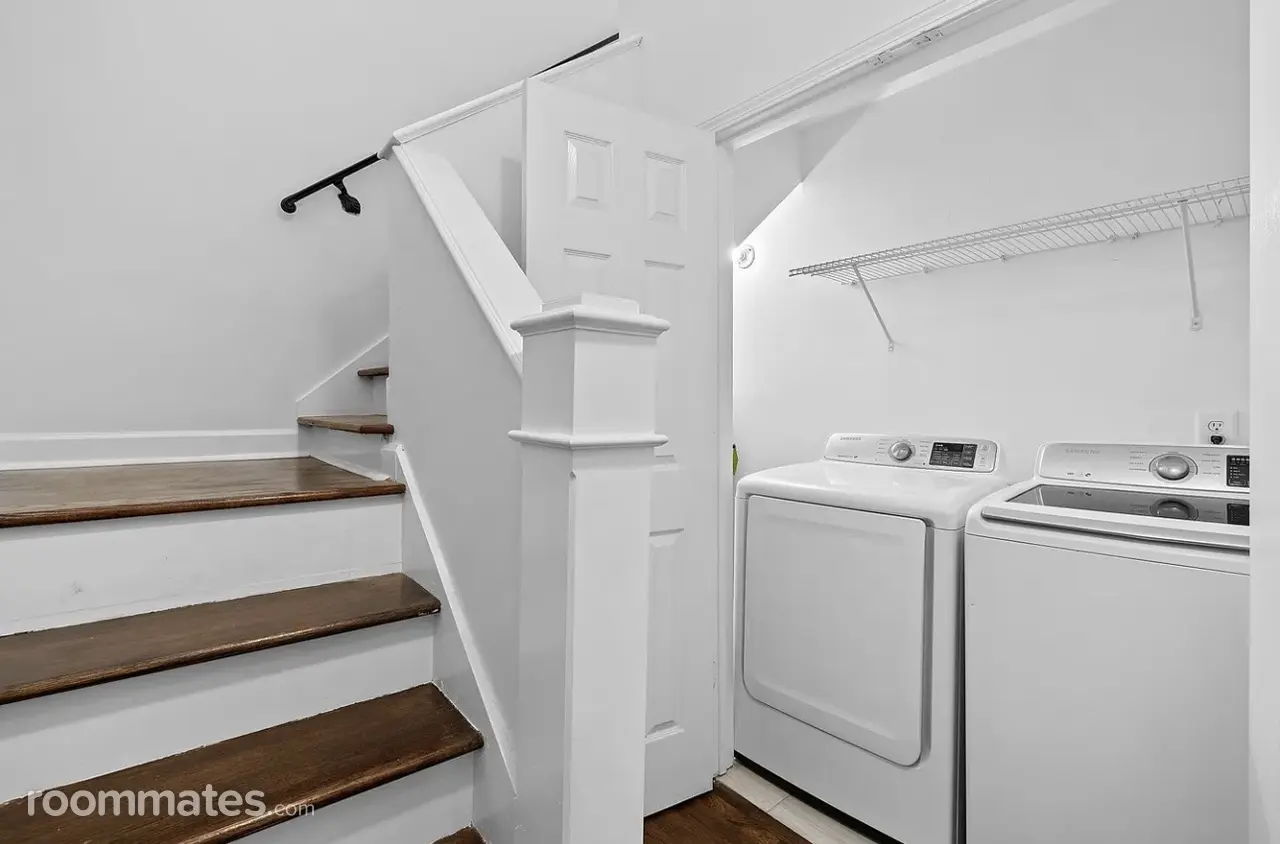 Profile photo 1 of 10